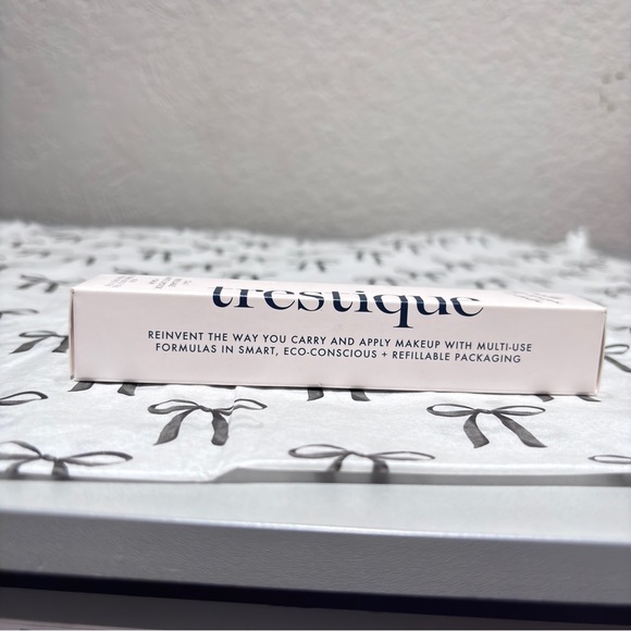 💄 trèStiQue — 2-in-1 Refillable Matte Lip Crayon + Balm - Picture 4 of 8